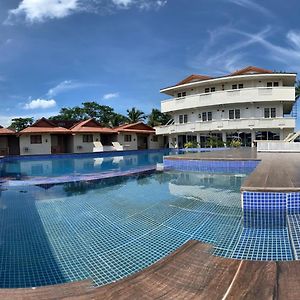 Shoreland Beach Resort By Cocotel